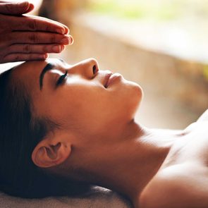 tricks_avoiding_dreaded_winter_pallor_facial_massage