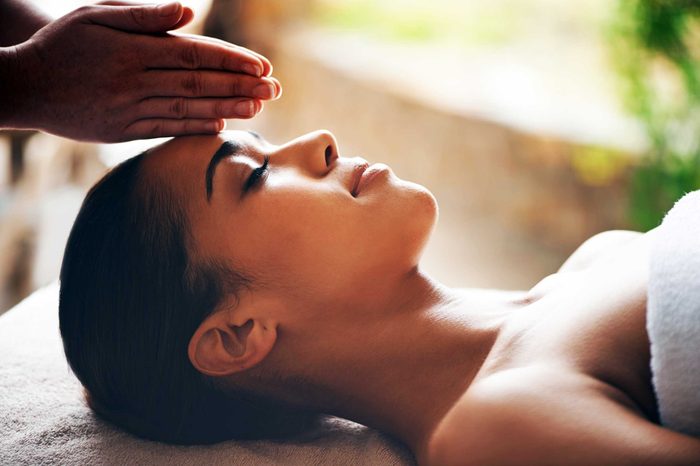 tricks_avoiding_dreaded_winter_pallor_facial_massage