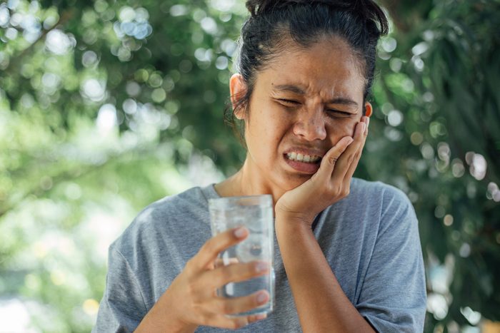 woman with toothache