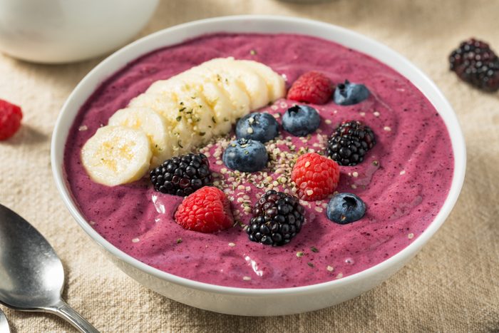 Homemade Healthy Berry Smoothie Bowl